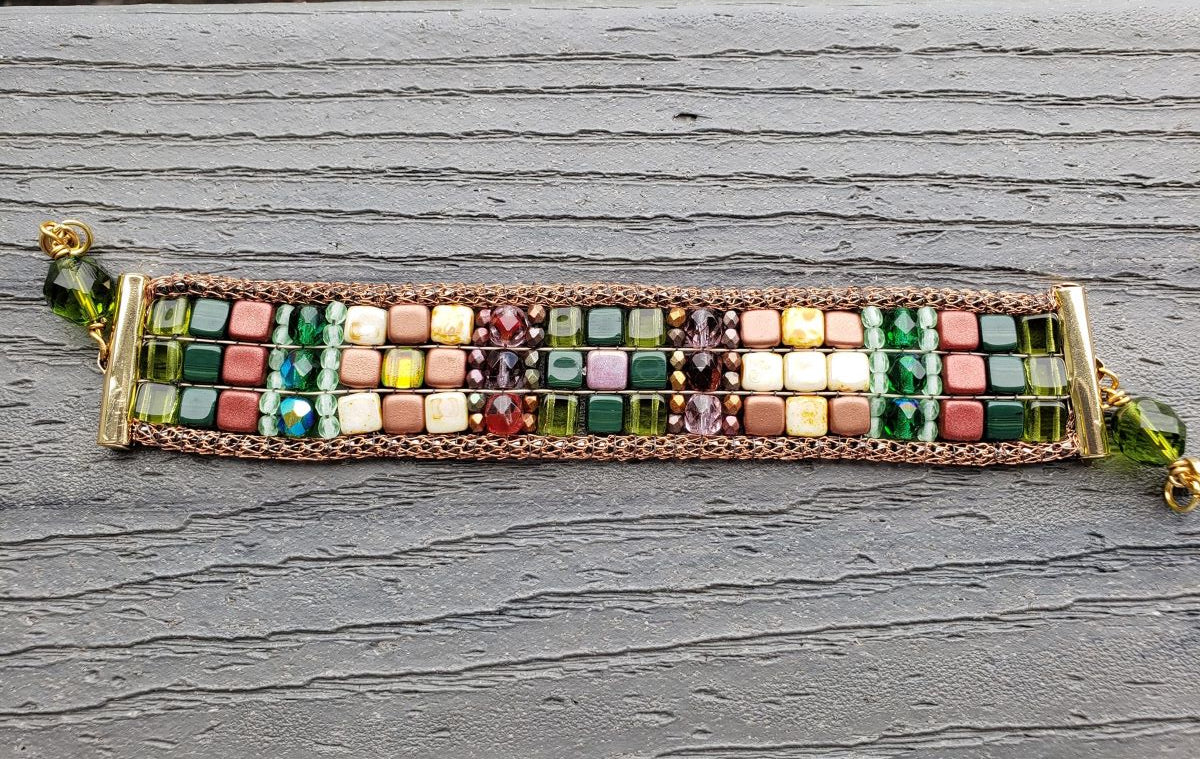 Beading tutorial with 2-hole tile beads and SilverSilk Chain