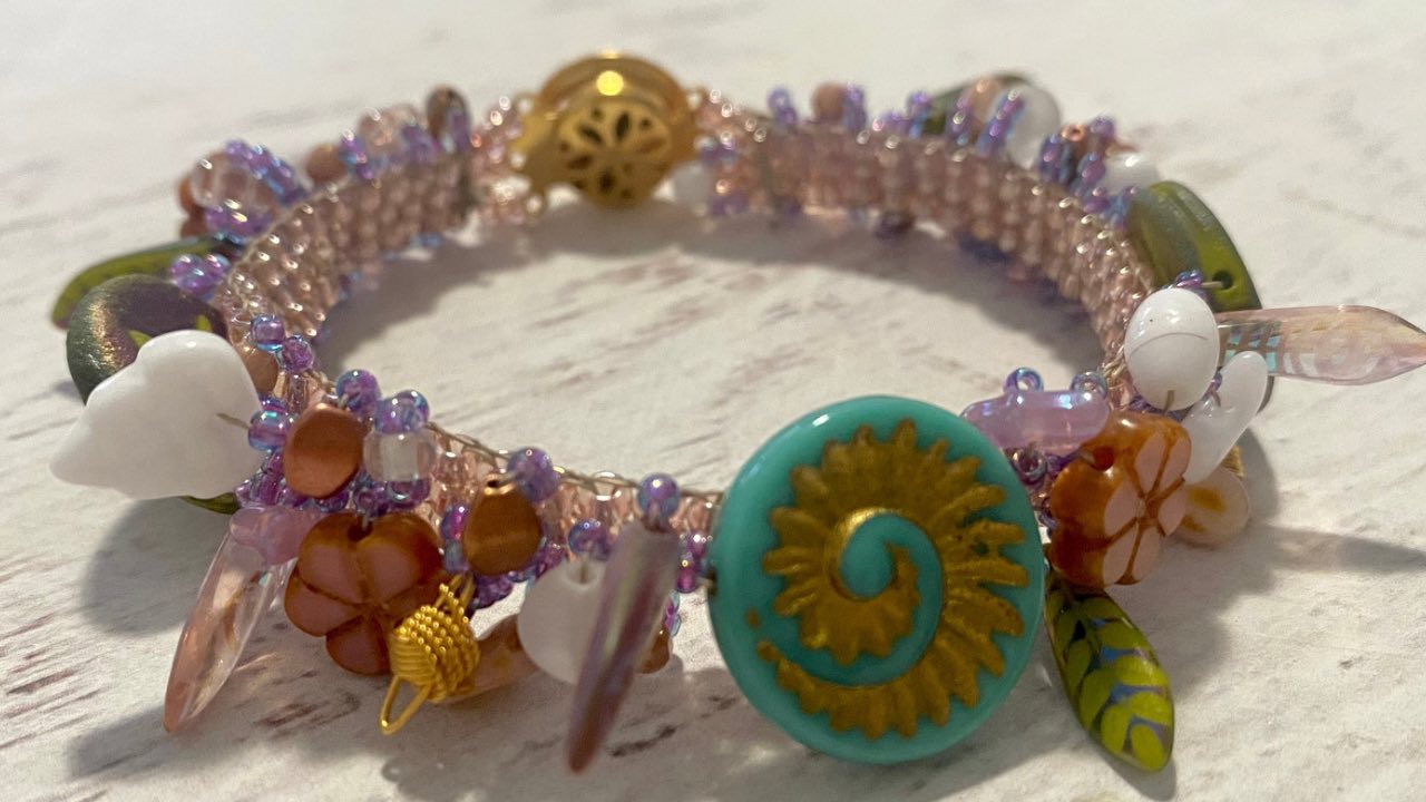 How to Make a Willowy Bracelet on a bead loom with the Serenity Bracelet Kit