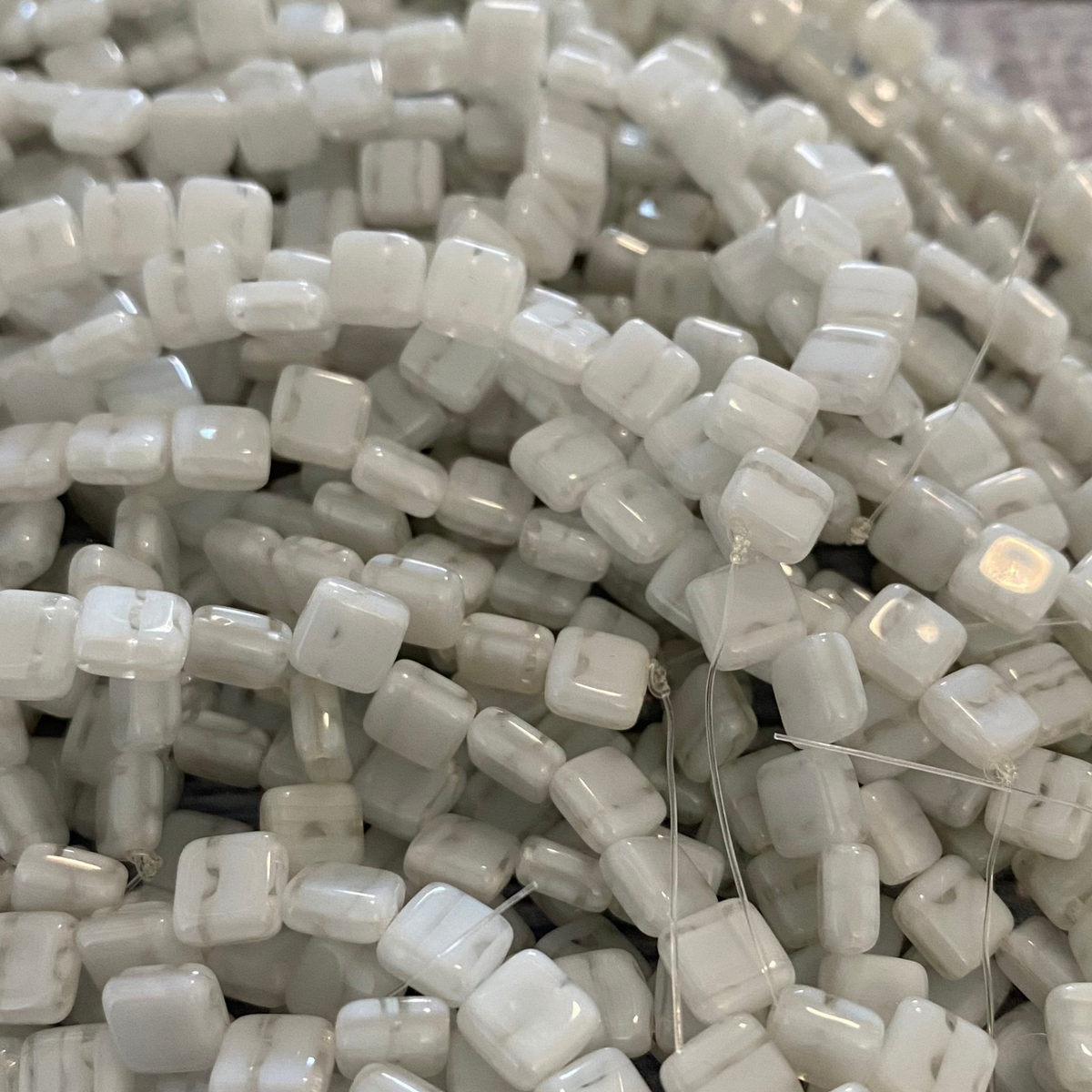 CWhite Wash with light Grey Shine 25 pcs