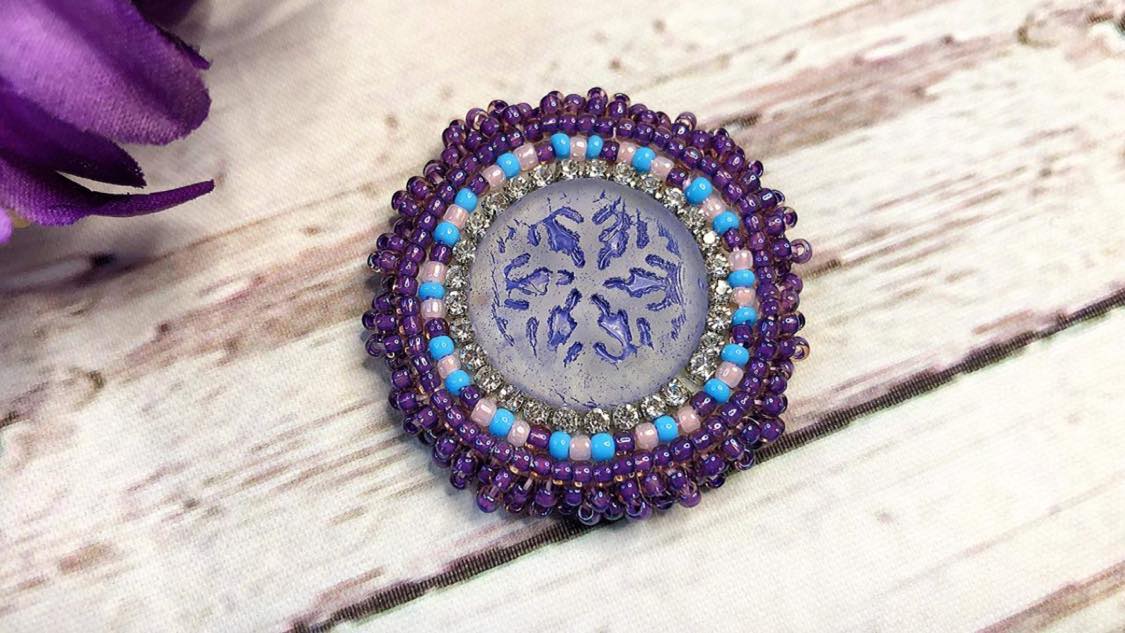 How to Use the Flat Stitch Technique to Create a Cabochon Bezel - Jewel Loom School  with Tricia Giazzon